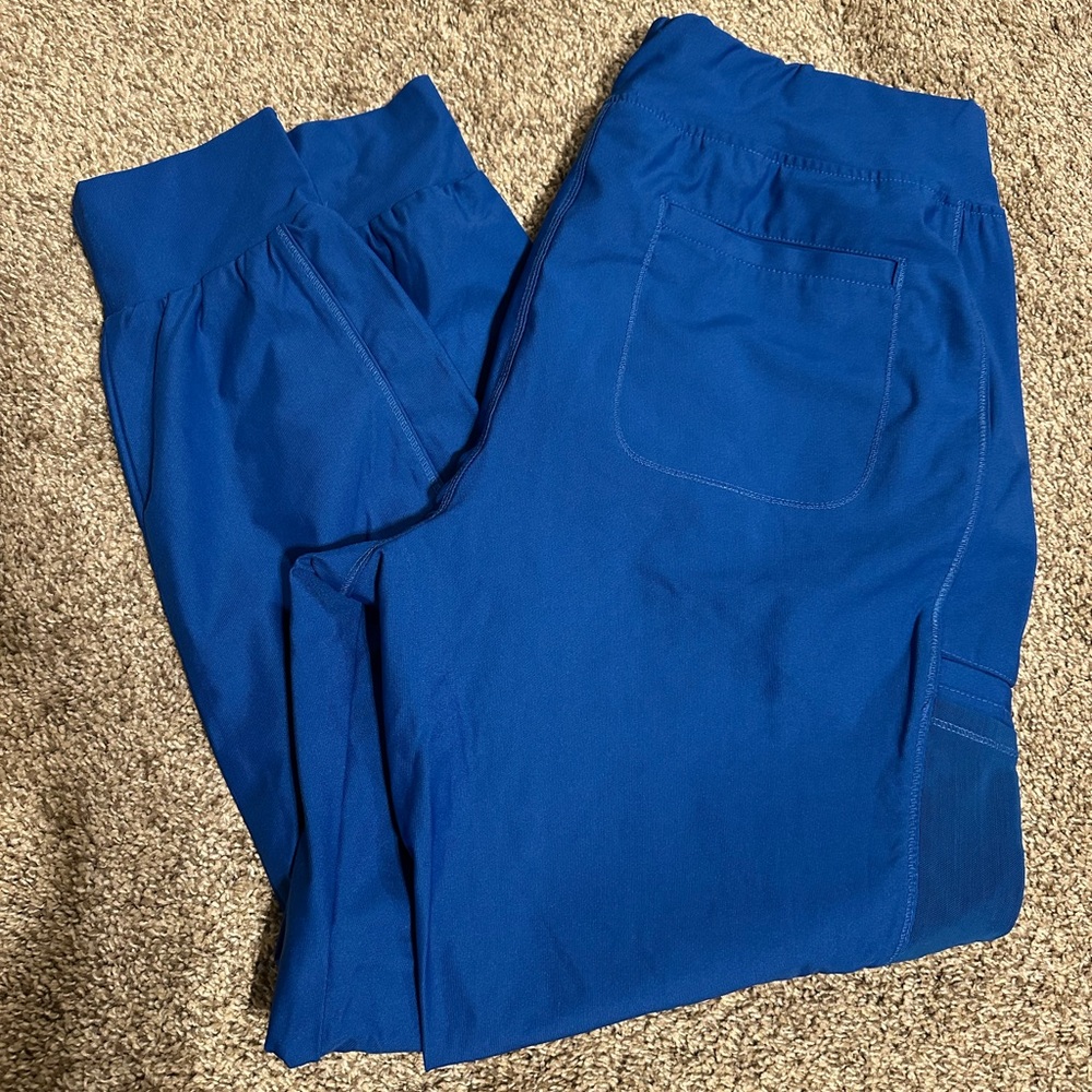 Cherokee Form Scrub Jogger